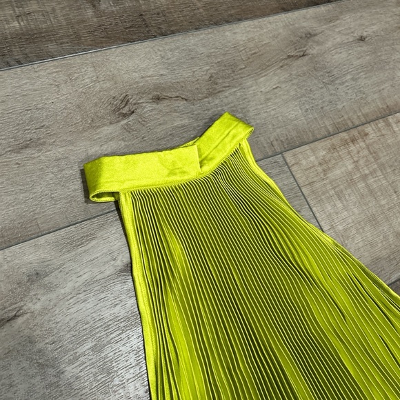 L’idee amour pleated halter mini dress in lime green - Picture 3 of 6